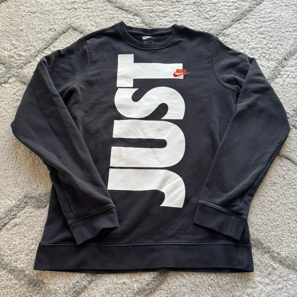 Nike JUST DO IT large logo black pullover crewneck sweatshirt men’s small